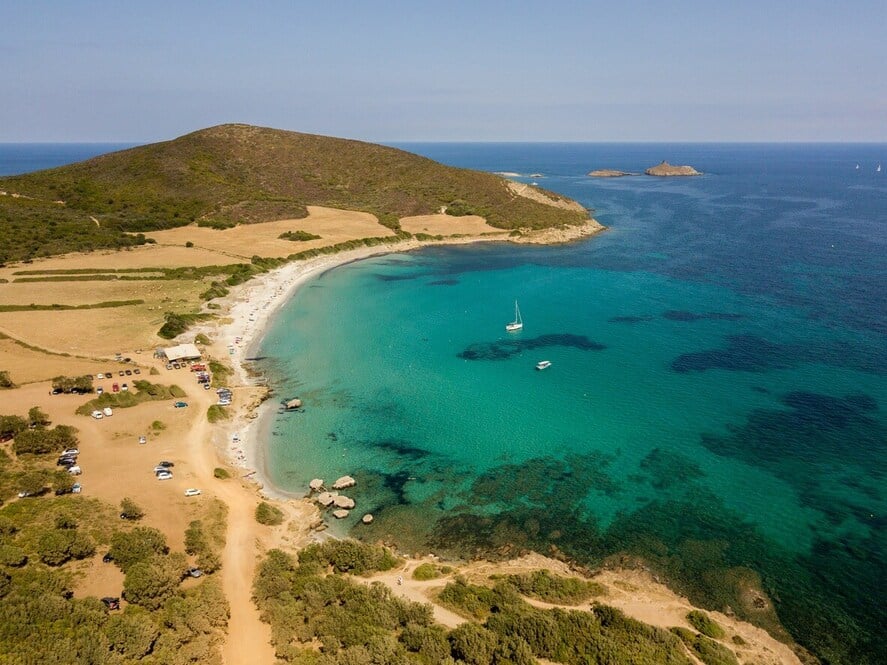 La Plage de Tamarone, une étape du sentier des douaniers